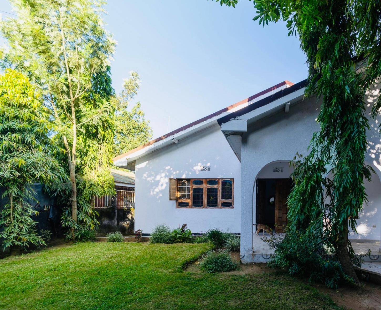 Safari Adventures-House Bed & Breakfast Arusha Bagian luar foto