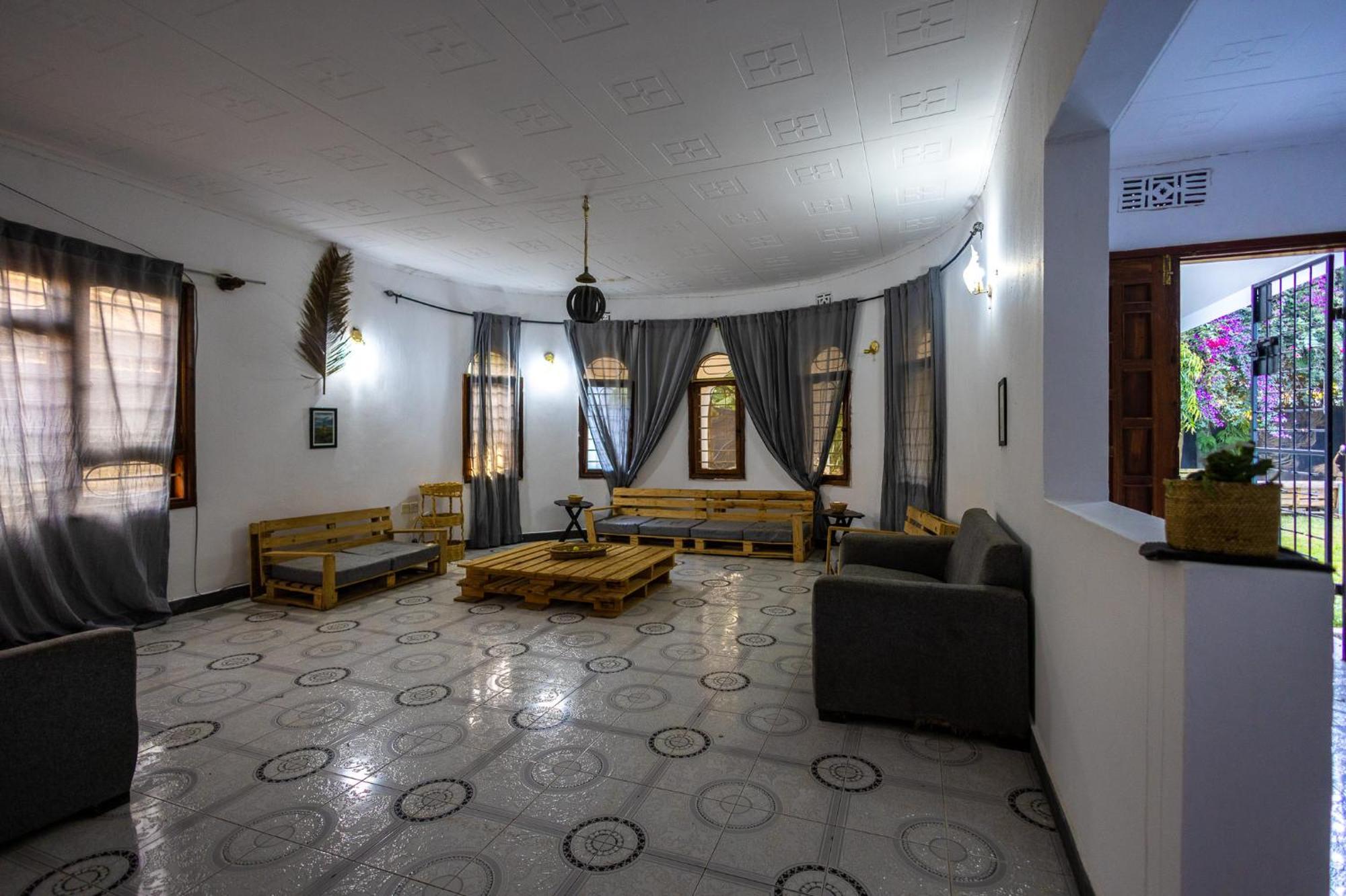 Safari Adventures-House Bed & Breakfast Arusha Bagian luar foto